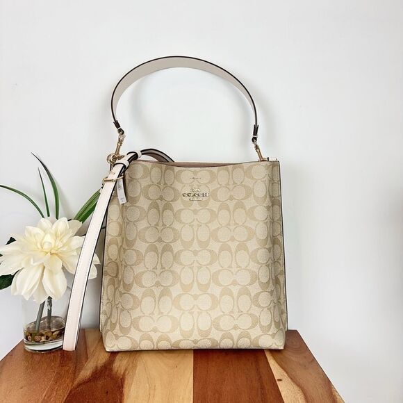 NWT Coach Mollie Bucket Bag In Signature Canvas - Picture 1 of 8